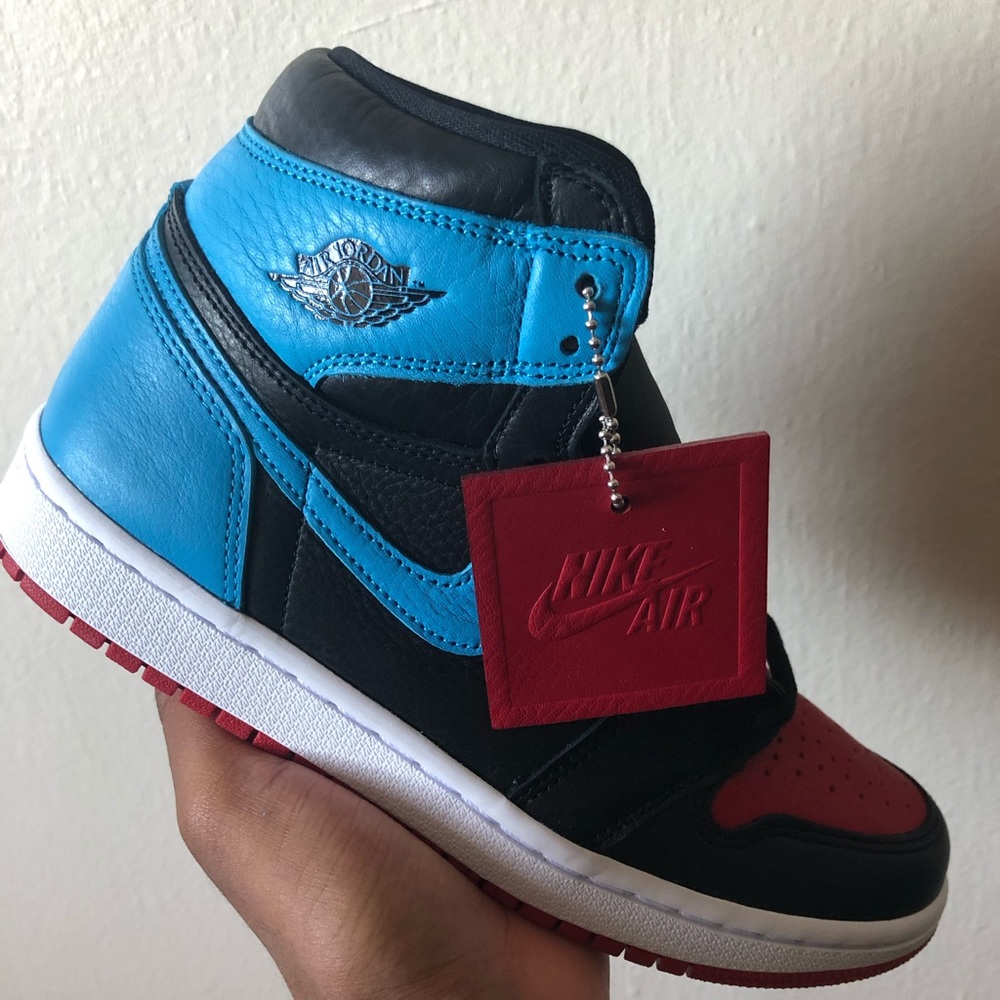 Air Jordan 1s Wmns Unc to Chicago